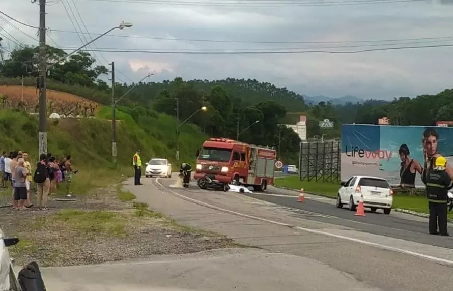 Motociclista morre em acidente na SC 108 entre Gaspar a Brusque O JANELÃO