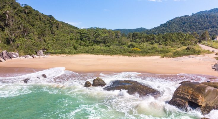 Jovem de Cambé PR morre afogado na Praia do Estaleirinho em Balneário